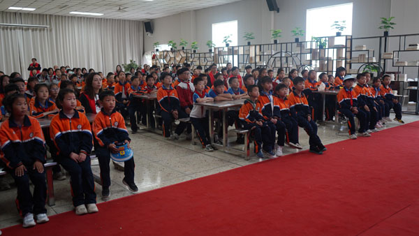 红色的火种.jpg 红色的火种.jpg