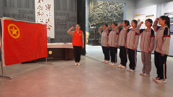 入团宣誓.jpg 入团宣誓.jpg