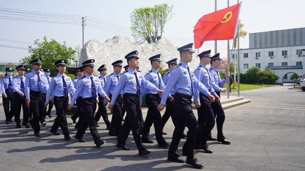 走向馆内.jpg 走向馆内.jpg