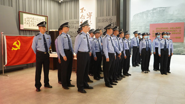 参观111.jpg 参观111.jpg