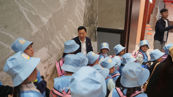 进馆.jpg 进馆.jpg