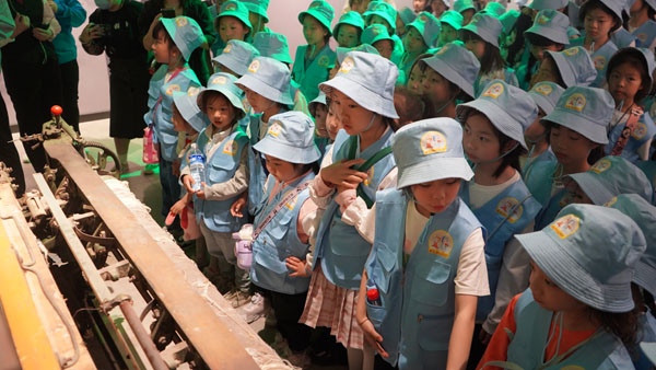 纺纱机.jpg 纺纱机.jpg