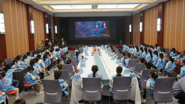 看剧.jpg 看剧.jpg