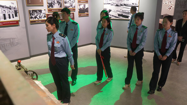 纱厂磨难.jpg 纱厂磨难.jpg