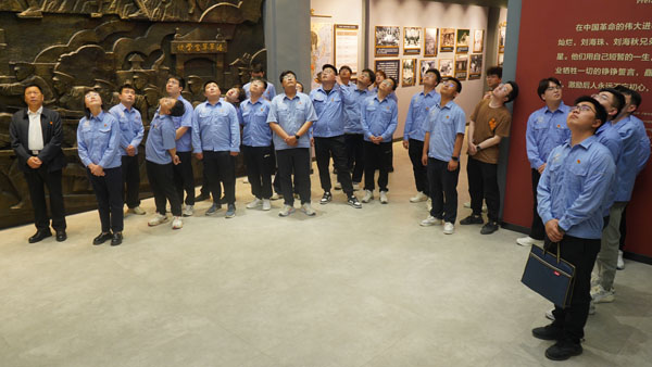 头顶大字.jpg 头顶大字.jpg